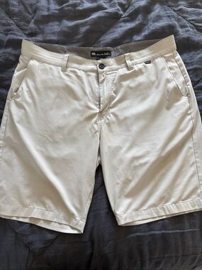 Travis Mathew Men's Stretch Hybrid Shorts